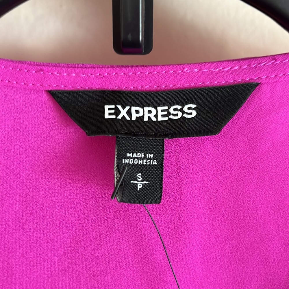 NWT Express fuchsia blouse - Picture 2 of 5